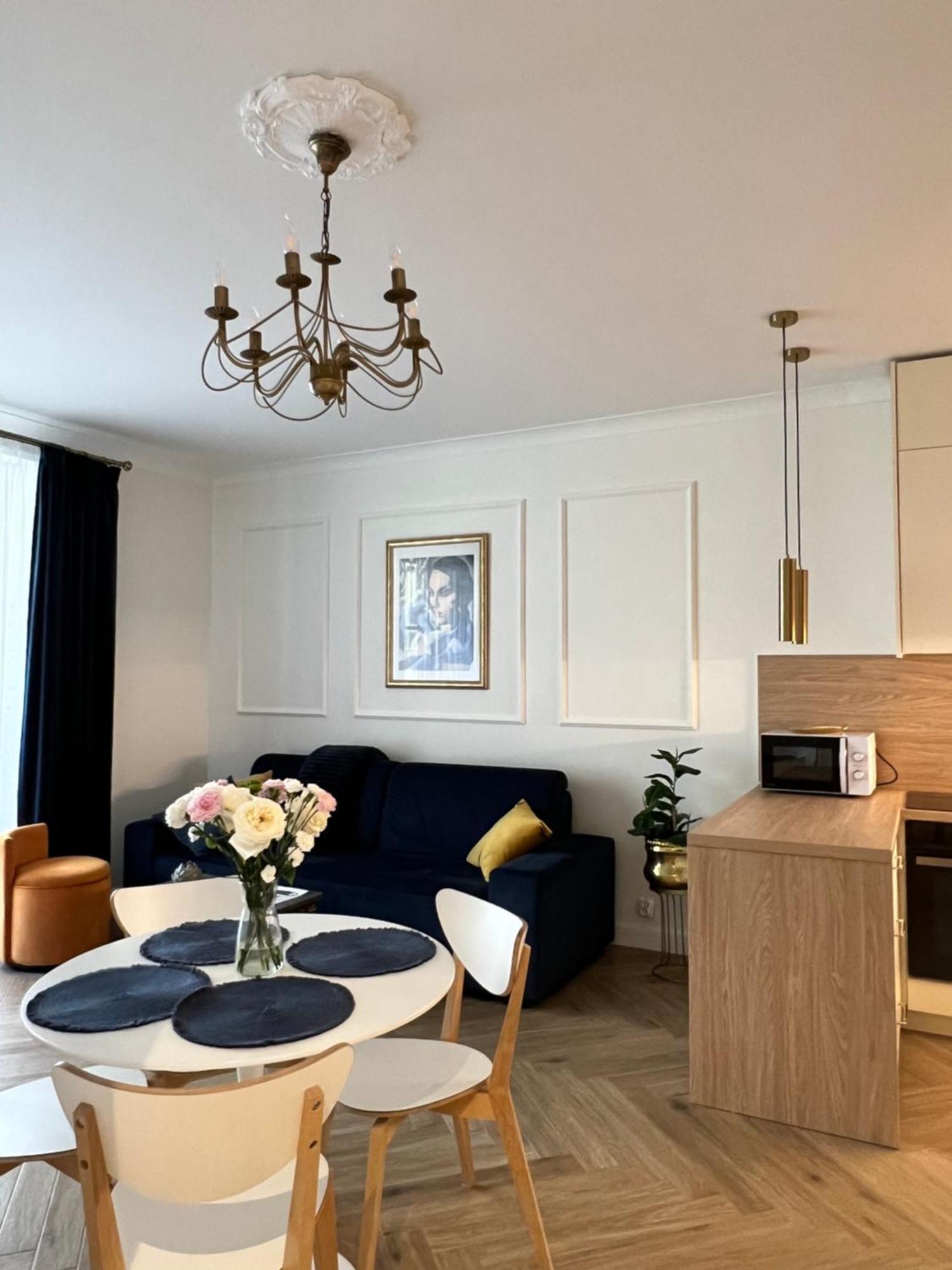 Atrium - Old Town Luxury Apartments - By Upstairs 克拉科夫 外观 照片